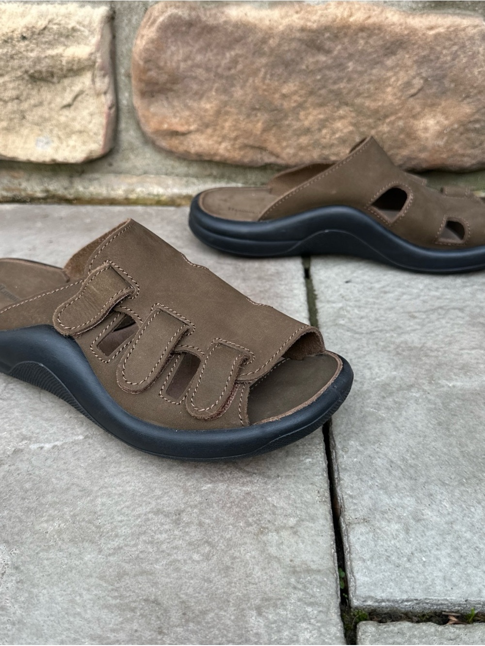Women’s Hammacher Schlemmer Size 39 | 8.5 Walk on Air Sandals Shoes Brown